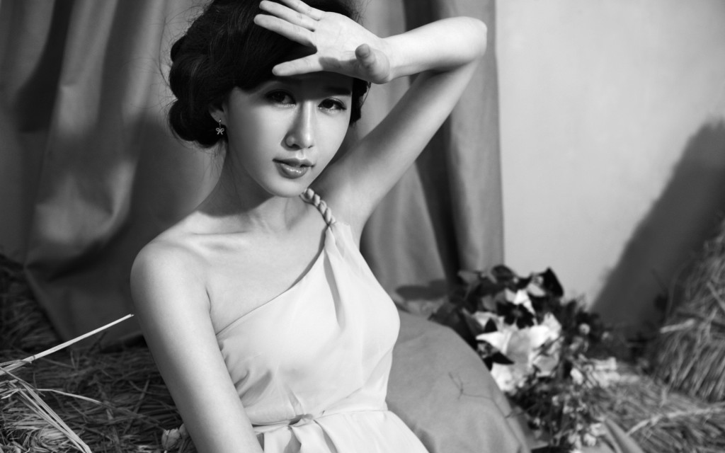 时尚又文静的美女壁纸