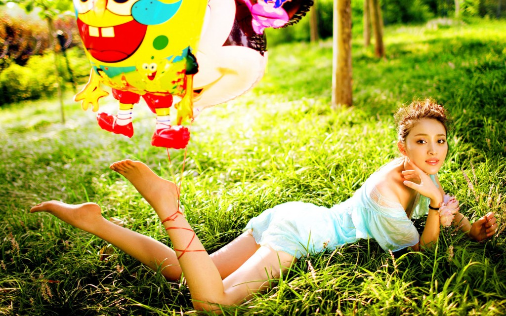 户外唯美桌面美女壁纸（多图）