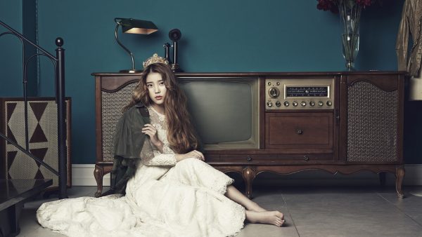 一组长发可爱妹子壁纸