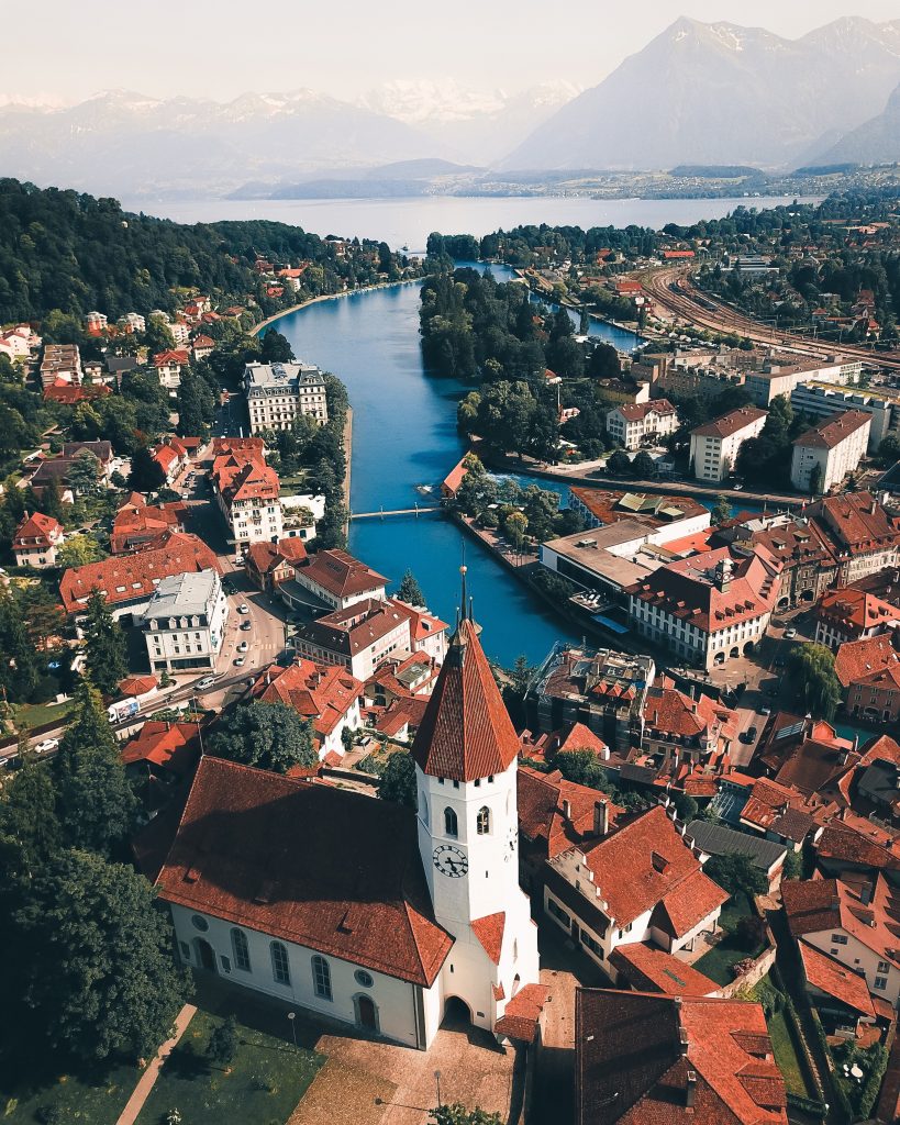 城市建筑与漂亮安静的小镇