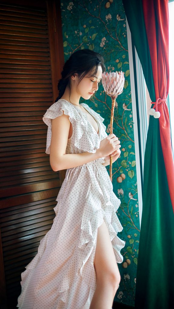 彭小苒《男人装》无水印壁纸